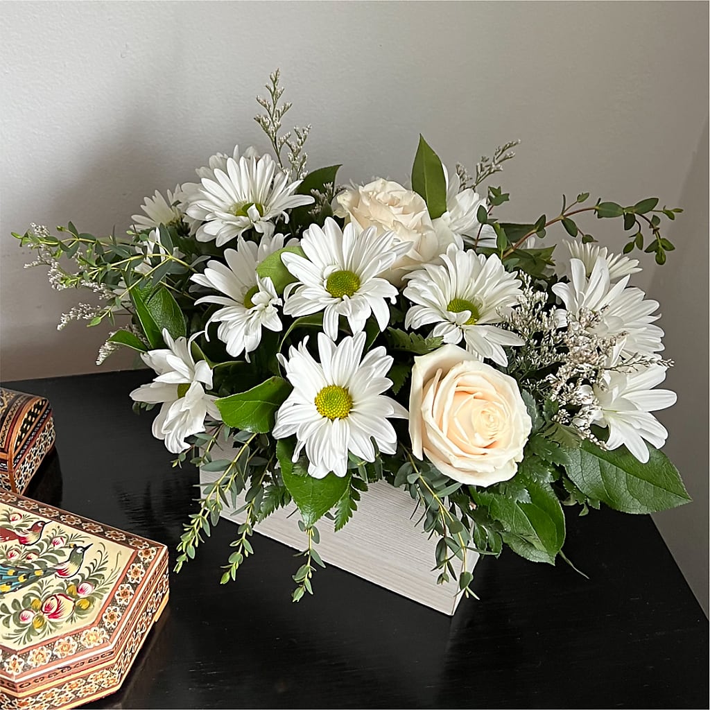 Fresh Linen Box Bouquet – The Rose Shop, Kerrville TX