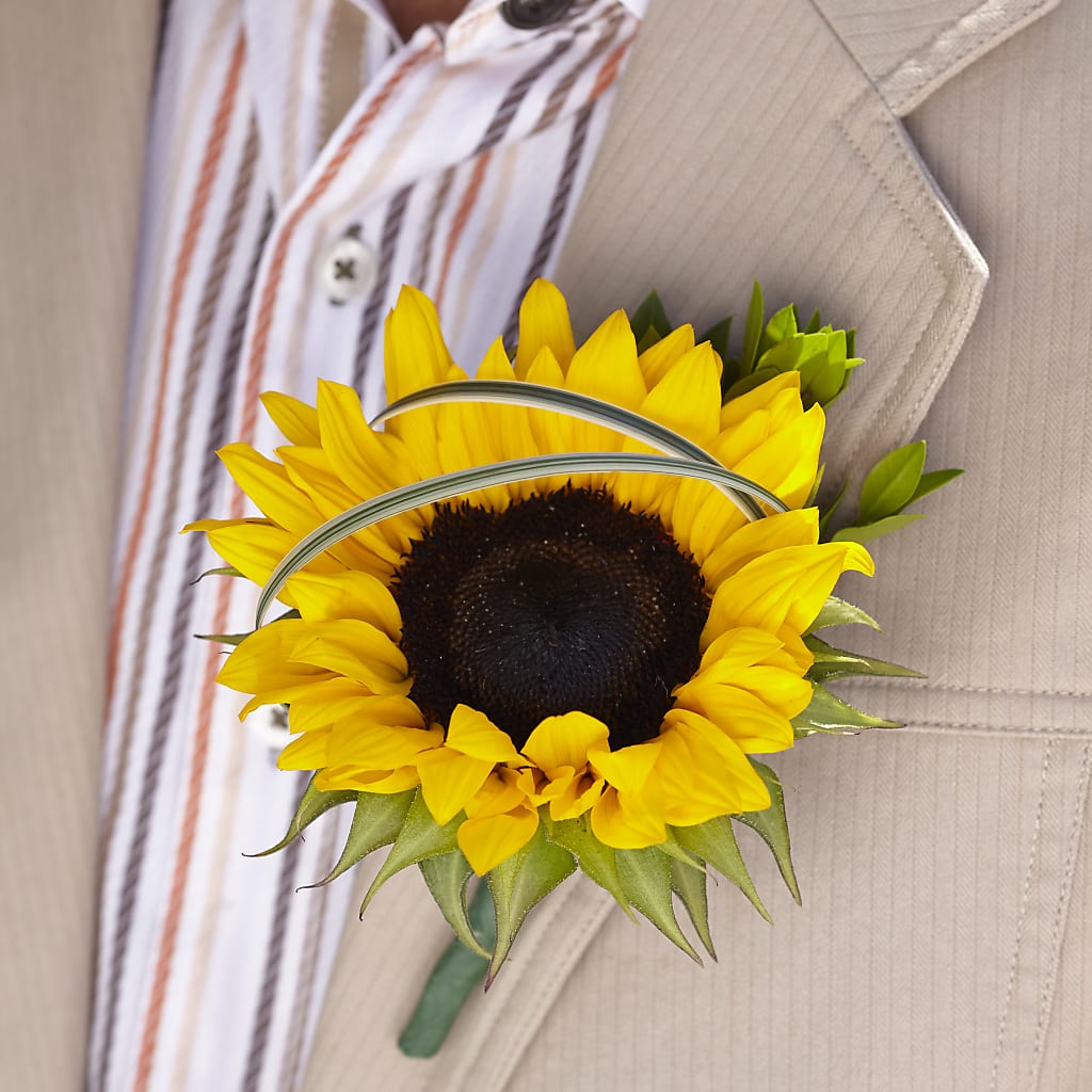 Free Spirit Boutonniere – The Rose Shop, Kerrville TX