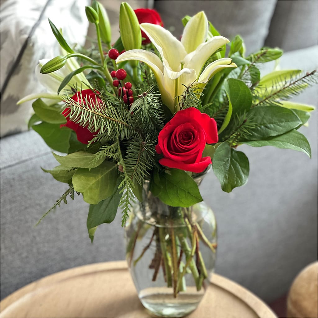 Sparkling Snowflakes Bouquet –  The Rose Shop, Kerrville TX